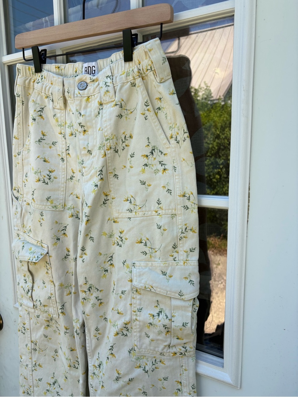 BDG Cream Pants with Yellow Floral Print | Skate Cargo Utility | size 27 - Picture 2 of 8
